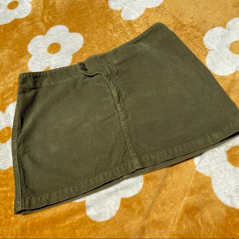 dark green corduroy skirt🌿